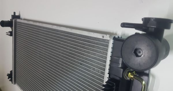 Radyatör Corolla 02-06 Benz A/T Geçmeli Tip Fan Bağlanti OTOMATİK VİTES