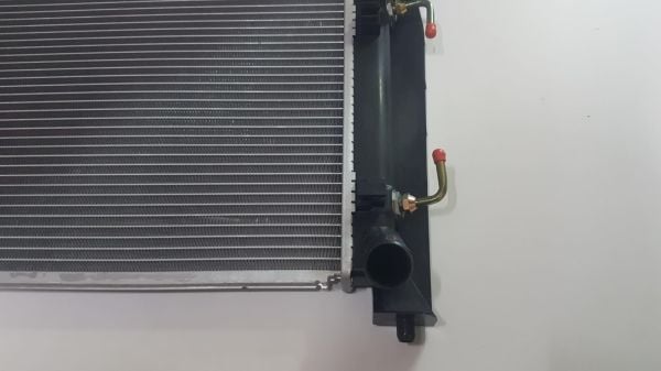 Radyatör Corolla 02-06 Benz A/T Geçmeli Tip Fan Bağlanti OTOMATİK VİTES