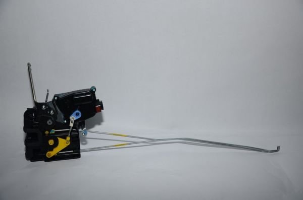 H 100 KMY 2004- ÖN KAPI KİLİDİ SAĞ MOTORLU