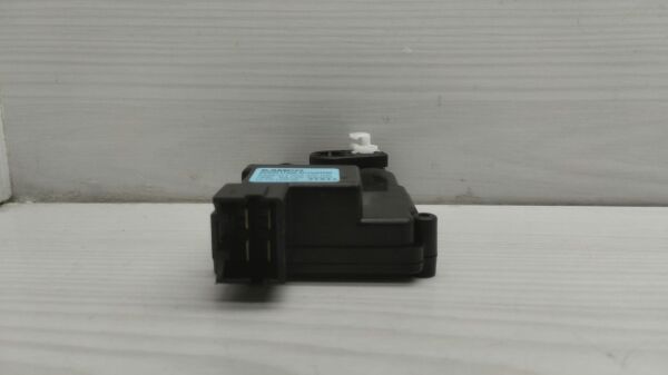 Kilit Motoru Accent Sol 03-06 Ön 4 Fisli