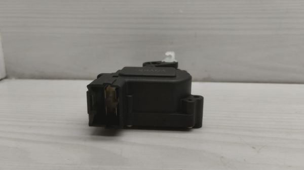 Kilit Motoru Accent Sol 03-06 Ön 4 Fisli