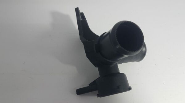 i30 benzinli radyatör girişi boğazı 12-