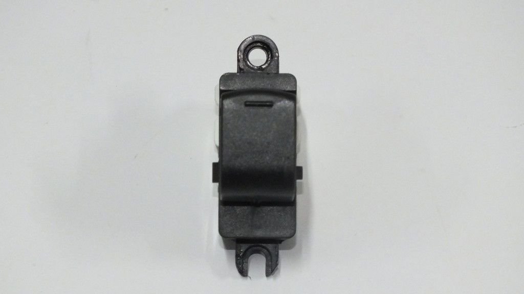 JUKE 2011- CAM DÜĞMESİ ÖN SAĞ