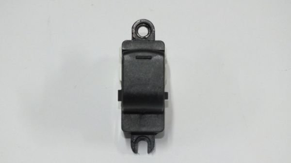 JUKE 2011- CAM DÜĞMESİ ÖN SAĞ