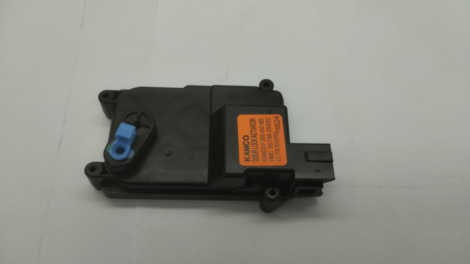 Kilit Motoru Accent 00-06 Sağ Ön 4 Fisli merkezi pompa