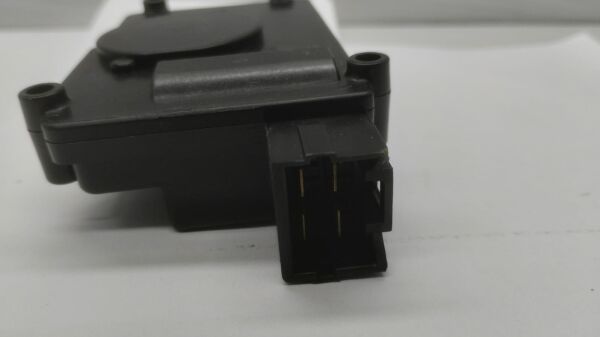 Kilit Motoru Accent 00-06 Sağ Ön 4 Fisli merkezi pompa