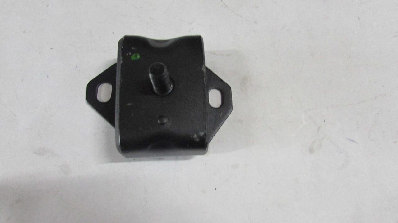 NPR 59 MOTOR TAKOZU SOL