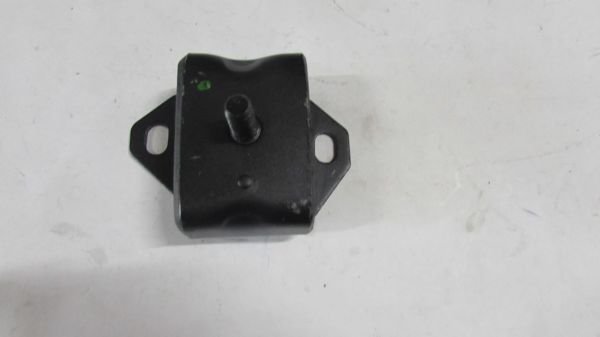 NPR 59 MOTOR TAKOZU SOL