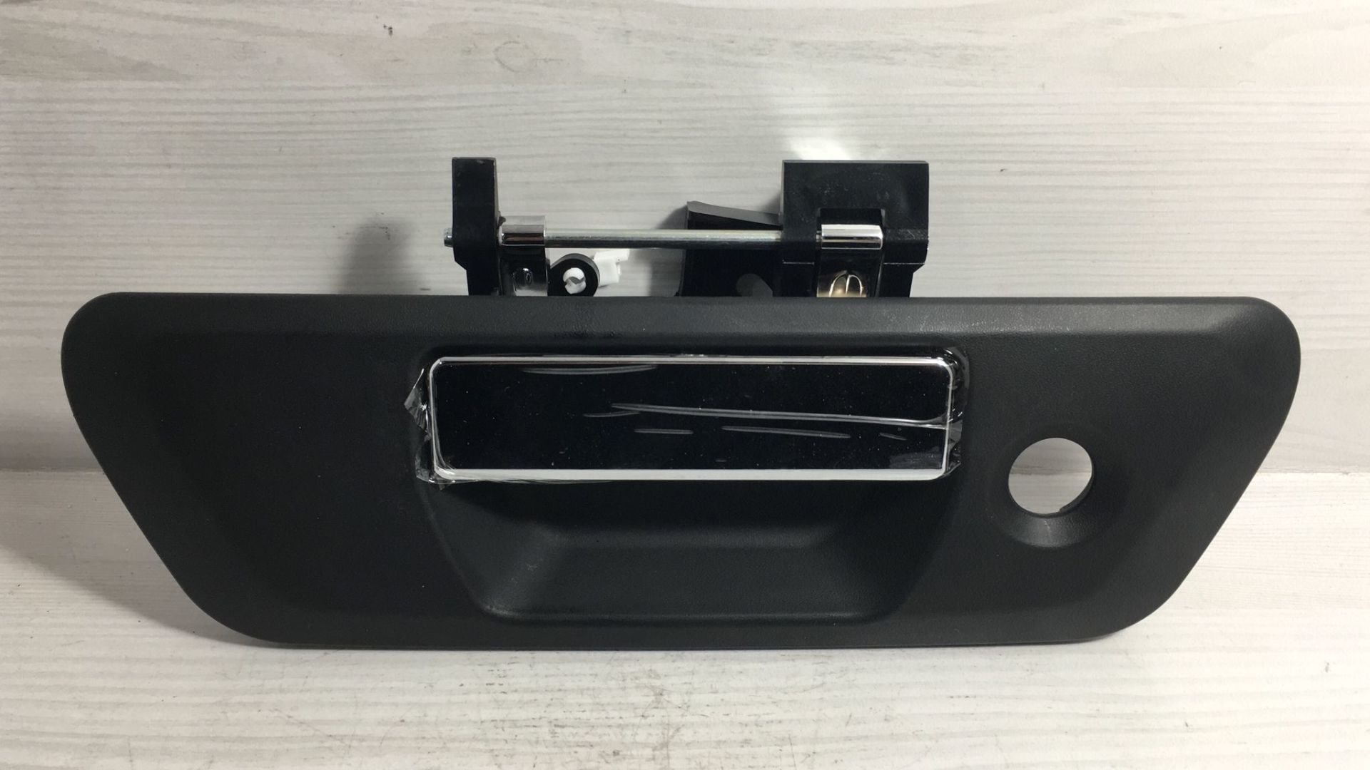 bagaj Açma Kolu Navara 15-20 Siyah Orta Krom Kamera Deliksiz