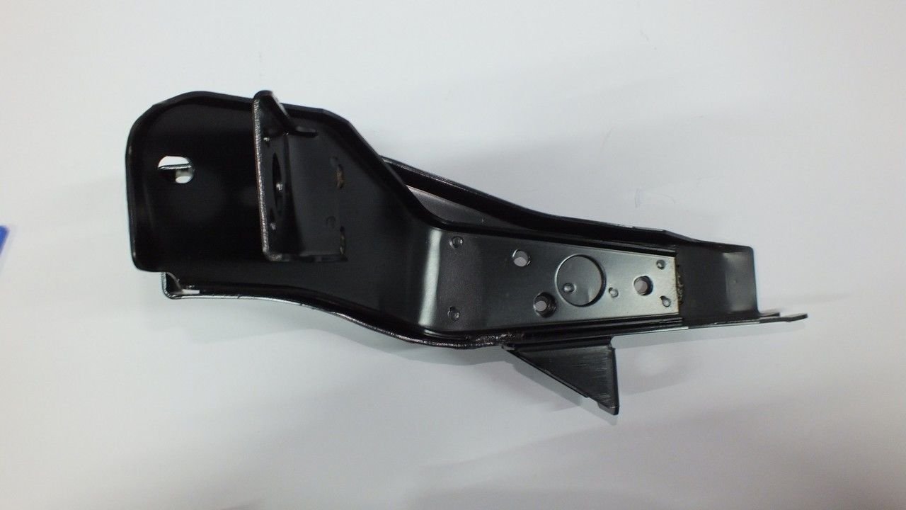 B2500 2004-2006 ÖN TAMPON BAĞLANTI SACI SOL