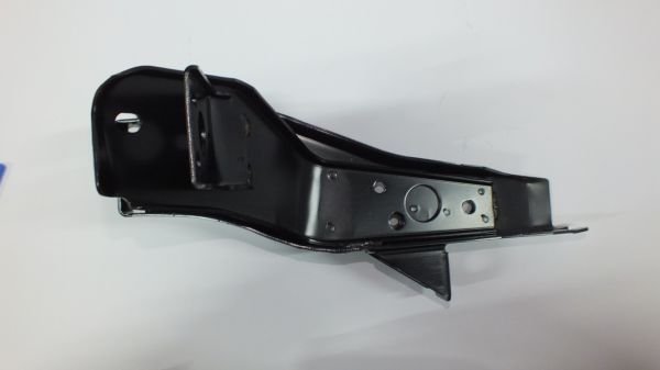 B2500 2004-2006 ÖN TAMPON BAĞLANTI SACI SOL