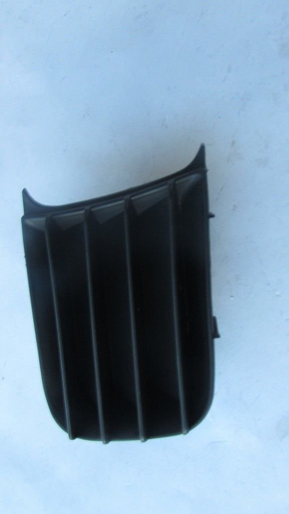 COROLLA 1998-2002 SİS LAMBA KAPAĞI (SİS DELİKLİ) SAĞ