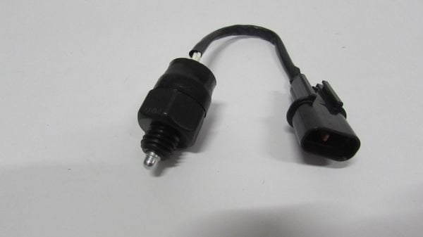 i20 GERİ VİTES MÜŞÜRÜ