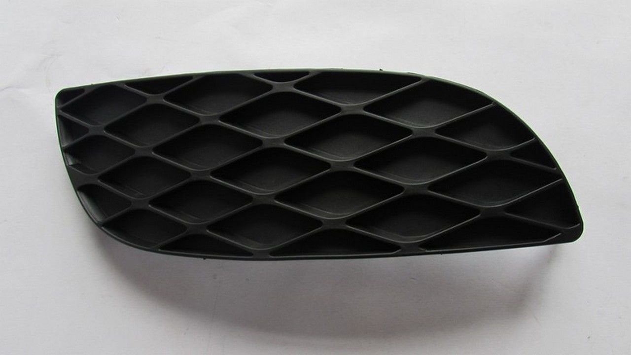 YARIS 2003-2006 SİS LAMBA KAPAĞI (SİS DELİKSİZ) SAĞ