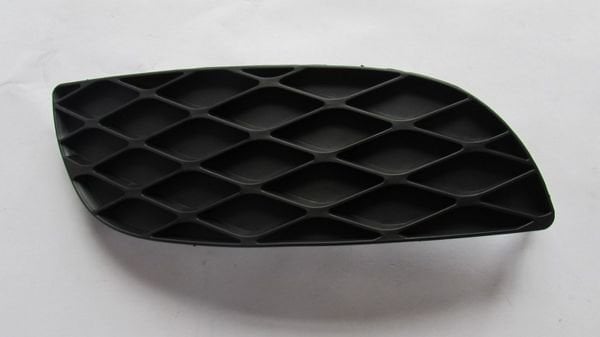 YARIS 2003-2006 SİS LAMBA KAPAĞI (SİS DELİKSİZ) SAĞ