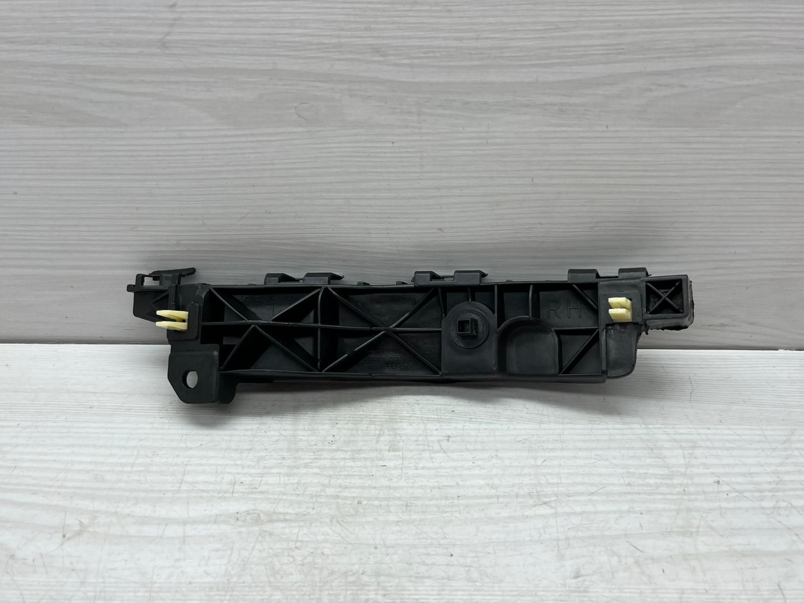 Tampon Braketi Ön ix35 09-15 Sağ