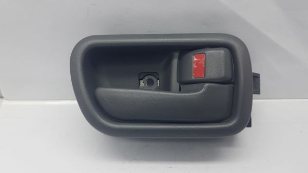 Kapı Kolu Avensis iç Sağ 1997-2002