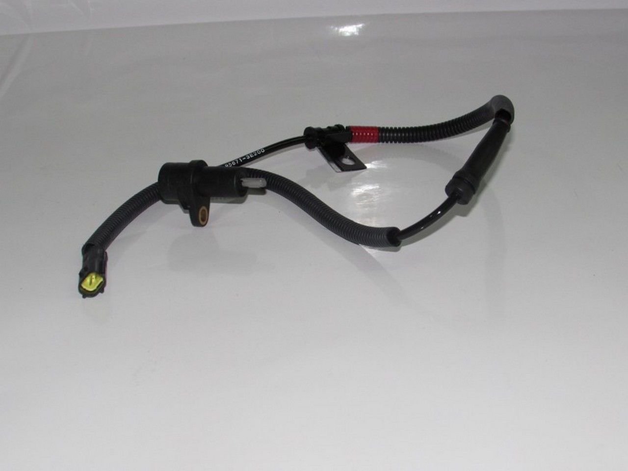 SORENTO 2002-2006 ABS SENSÖRÜ ÖN SOL