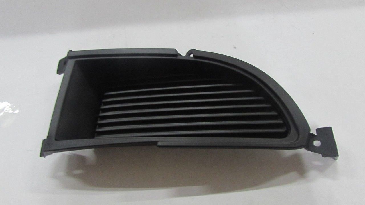 LANCER 2007-2008 SİS LAMBA ÇERÇEVESİ SAĞ (SİS DELİKSİZ) SİYAH