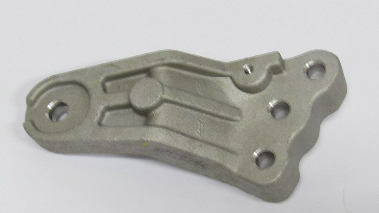 i30 BENZİNLİ MOTOR KULAĞI SOL ÜST PARÇA