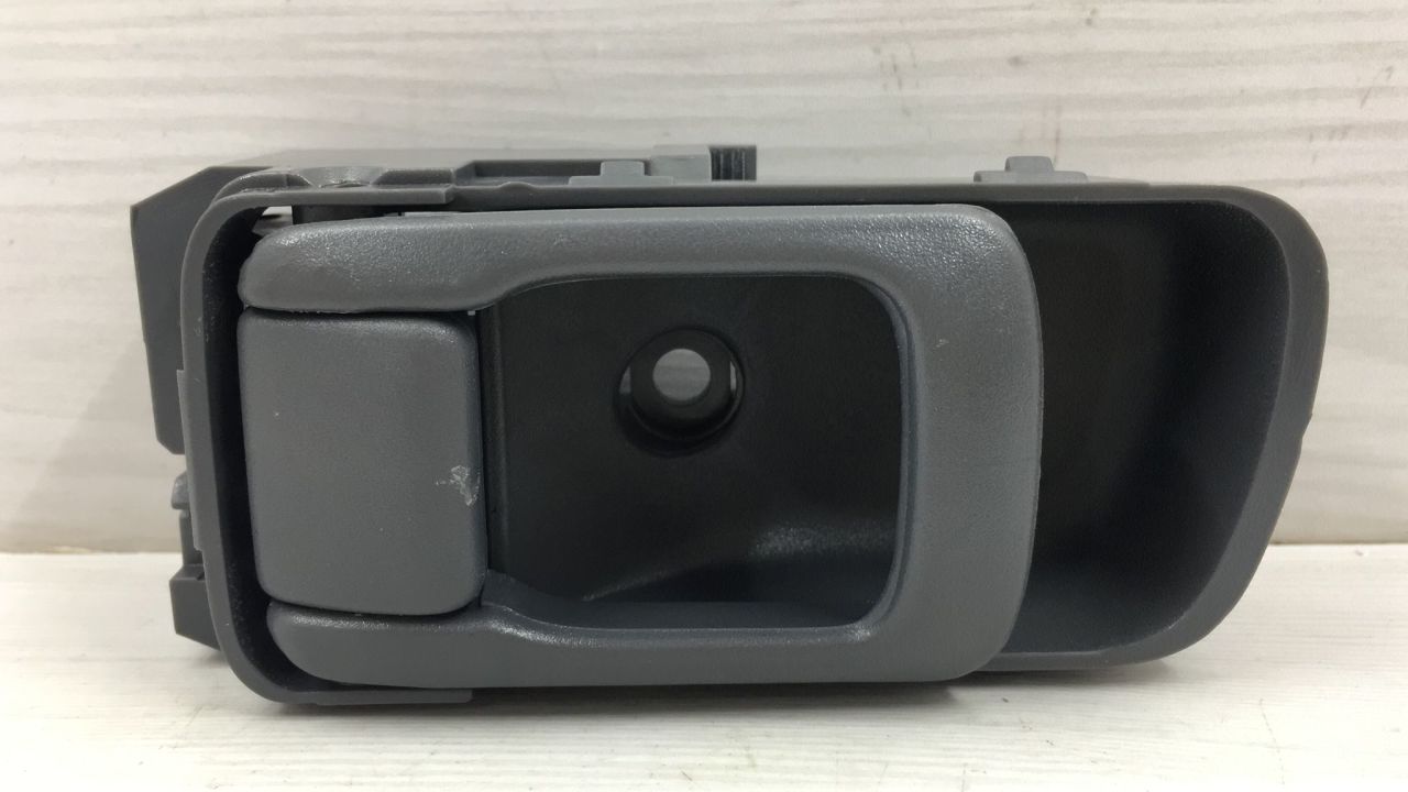 Nıssan D22 Sag Iç açma Kapı Kolu 1998-2005