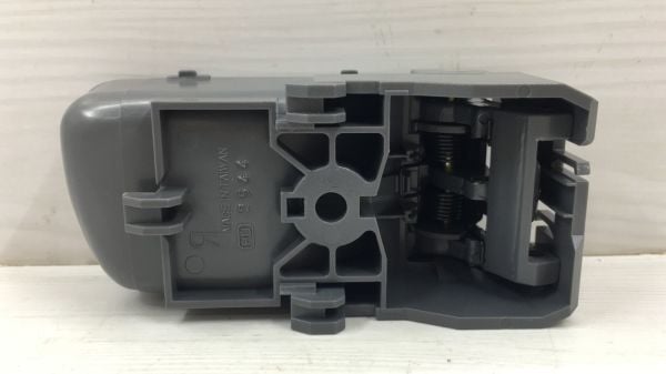 Nıssan D22 Sag Iç açma Kapı Kolu 1998-2005