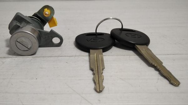 Kapi Sifre Accent Sağ 95-00