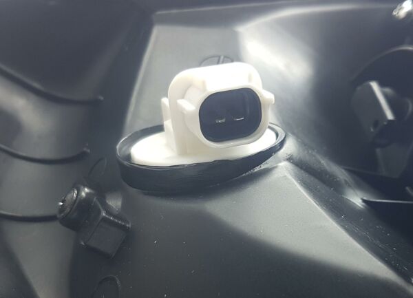 FAR ERA SOL 09- BEYAZ ELK MOTORU ÜZERİNDE