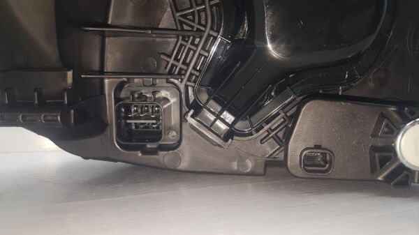 FAR ERA SOL 09- BEYAZ ELK MOTORU ÜZERİNDE