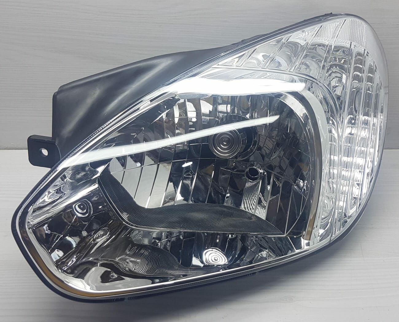 FAR ERA SOL 09- BEYAZ ELK MOTORU ÜZERİNDE