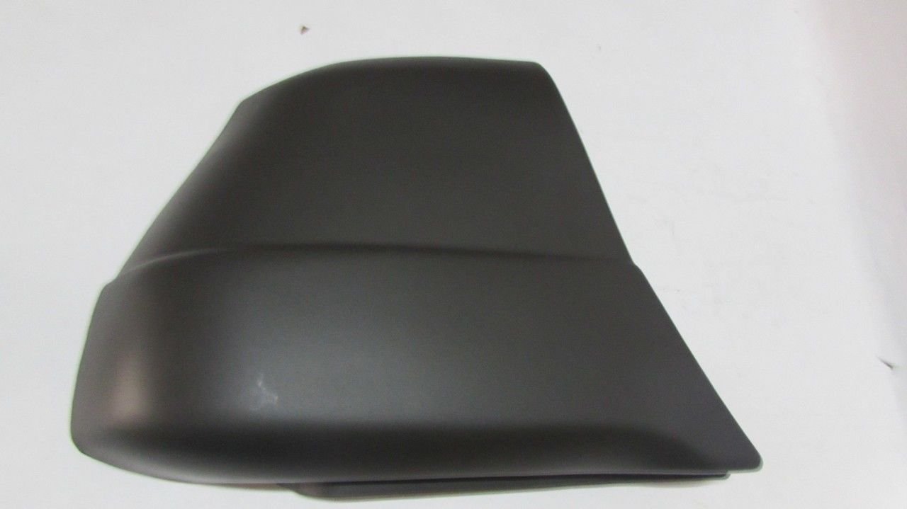 B2500 1997-2000 ÖN TAMPON UCU SİYAH PLASTİK SAĞ