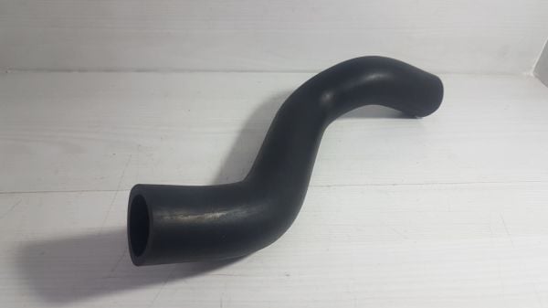 navara radyatör üst hortumu