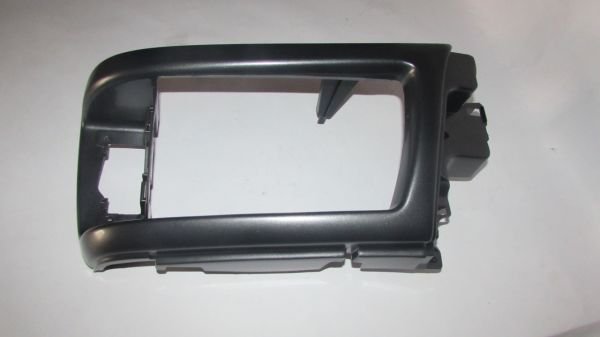 B2500 1997-2000 FAR ÇERÇEVESİ SİYAH SOL