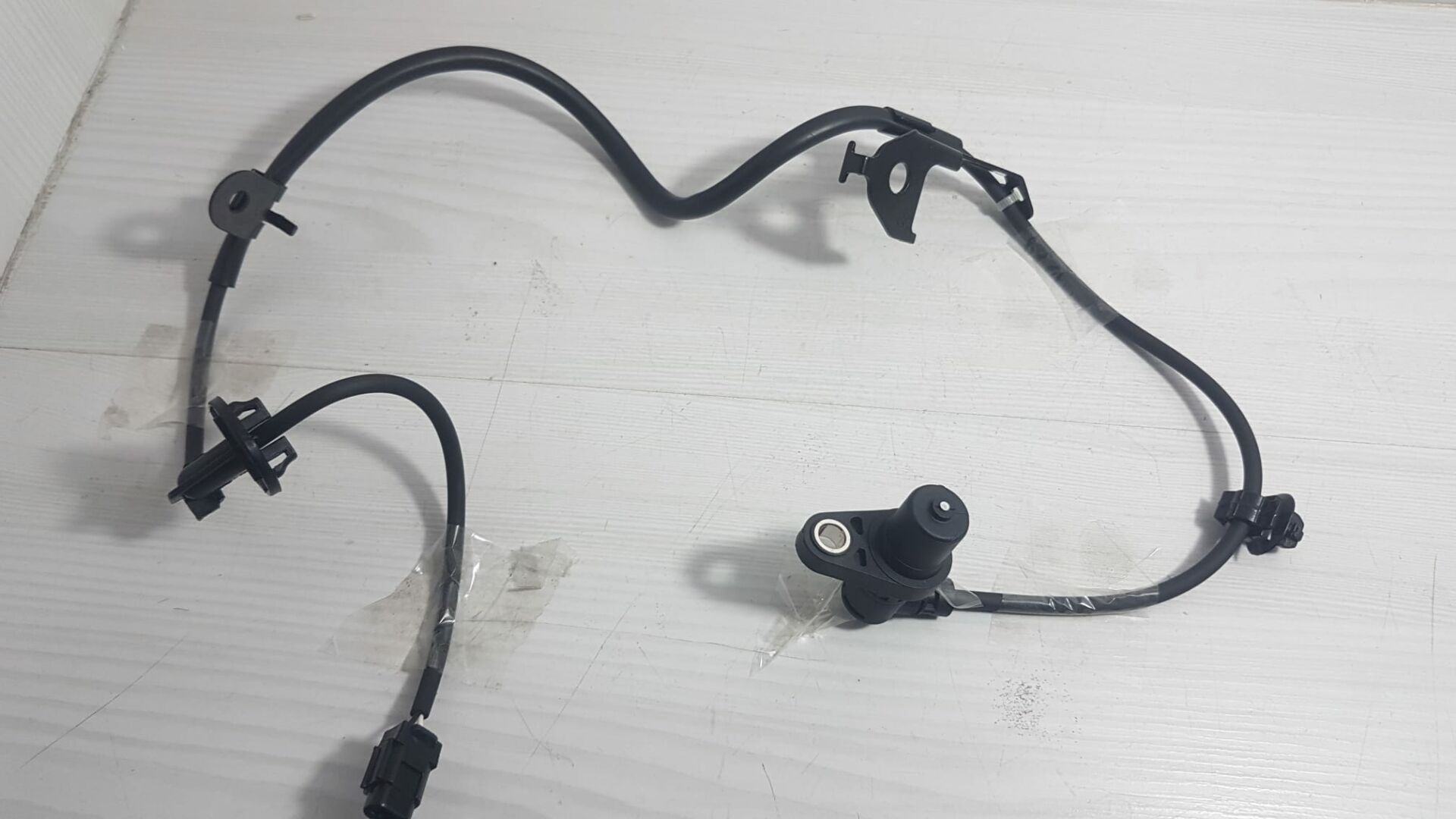 yaris abs sensörü sağ ön 06-