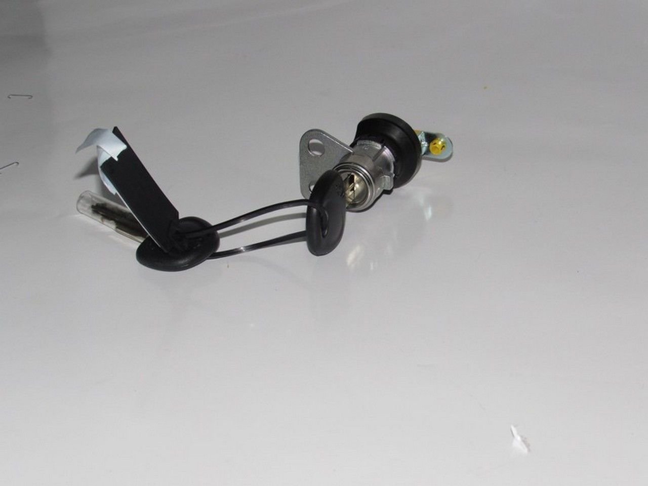 H 100 KMY 04- KAPI ŞİFRESİ ÖN SAĞ