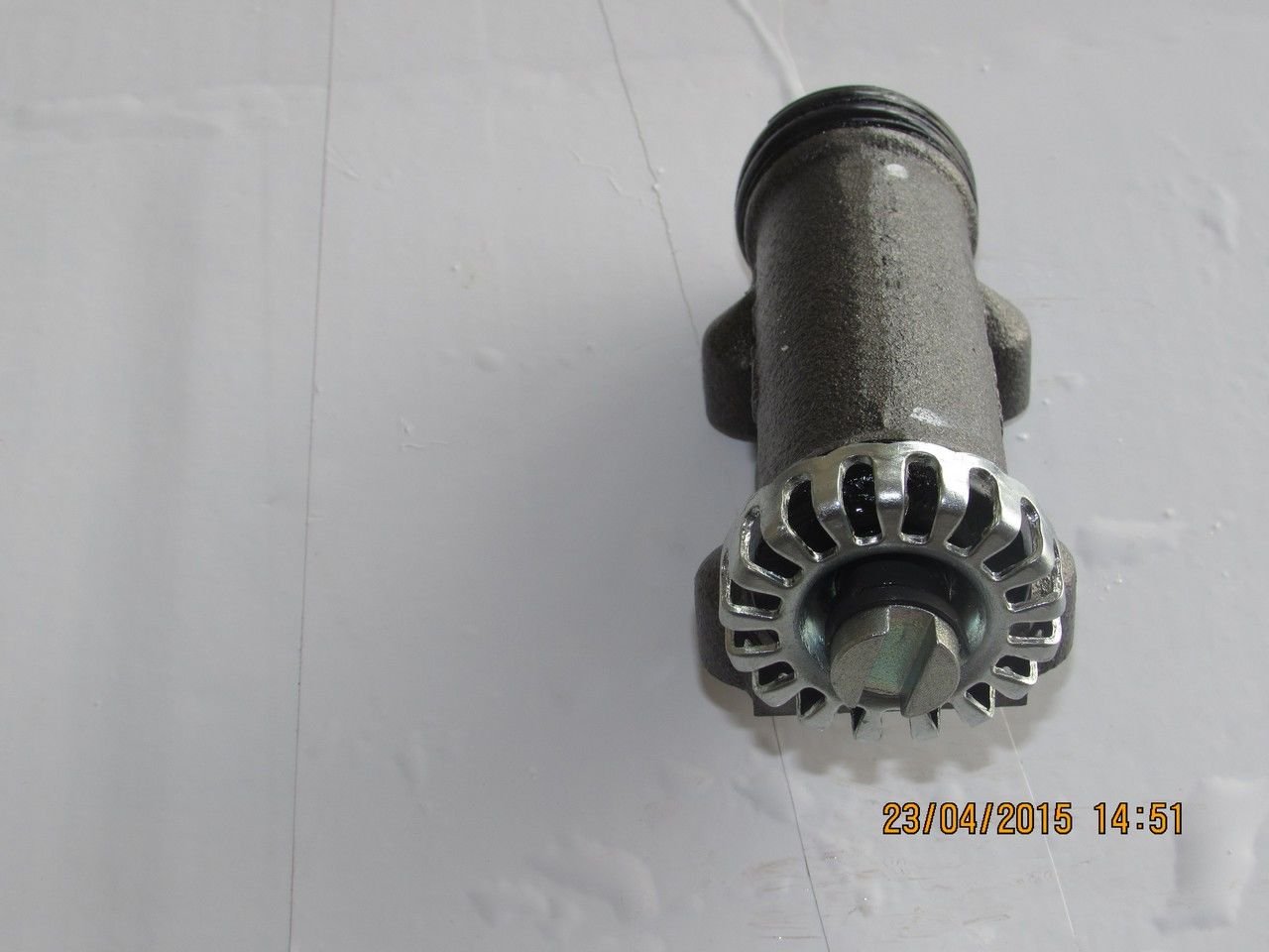 HD 75 04- ARKA FREN MERKEZİ SAĞ(İÇ TEKER) 4 CİVATA