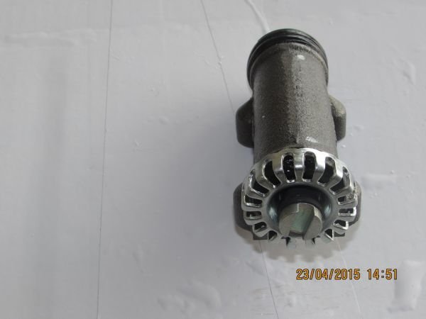 HD 75 04- ARKA FREN MERKEZİ SAĞ(İÇ TEKER) 4 CİVATA