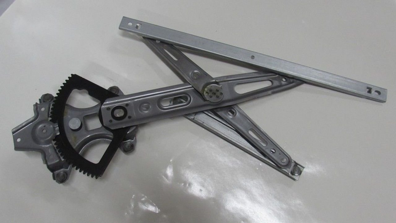 İ20 2008- CAM KRİKOSU ÖN SAĞ