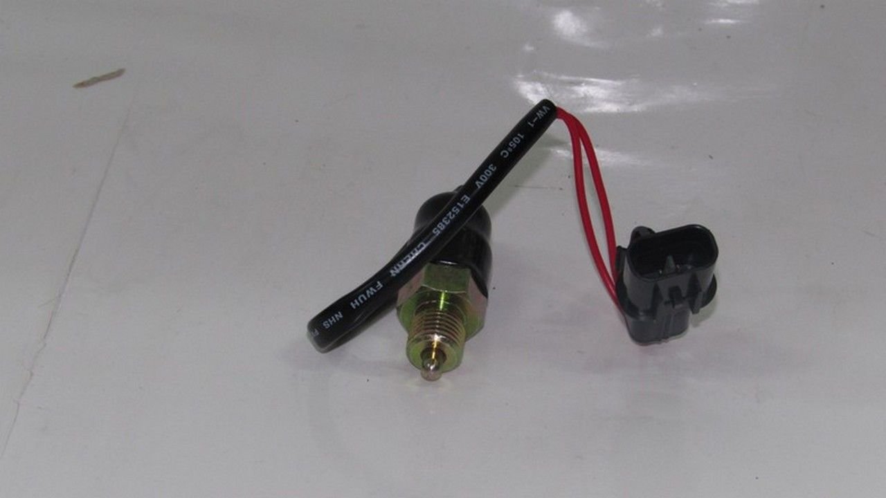 L 200 CR 2006- GERİ VİTES MÜŞÜRÜ