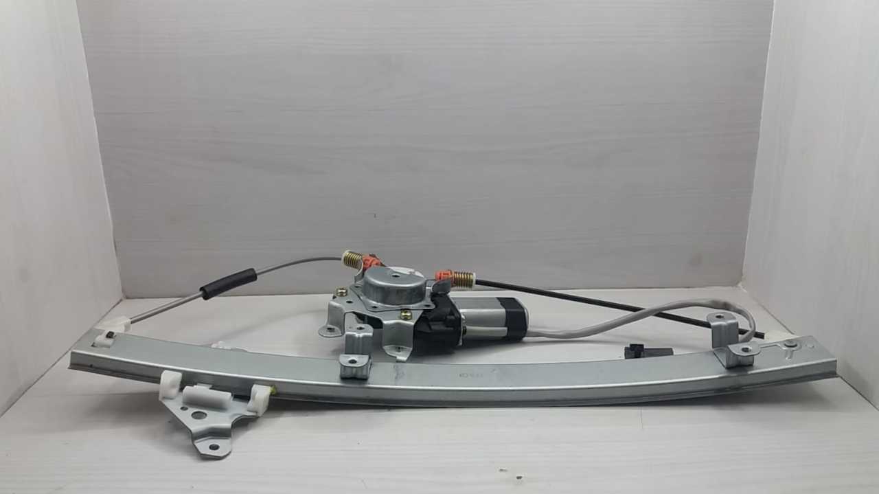 Cam Kriko Almera Sağ Ön 00-06 Motorlu