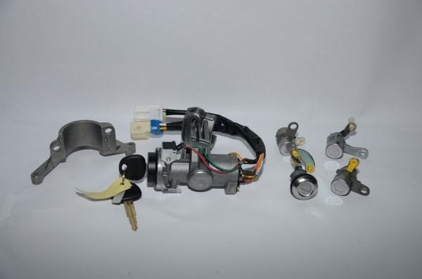 STAREX 1996-2000 KONTAK VE KİLİT SETİ