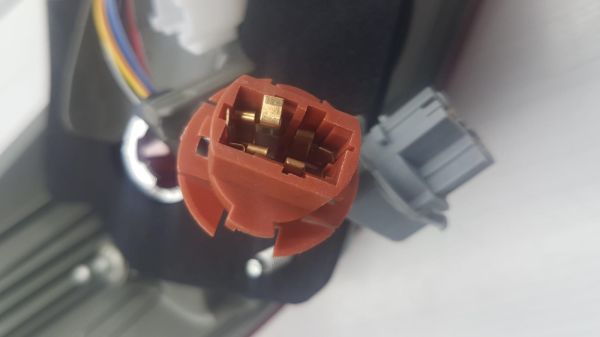 STOP COROLLA SAG 10- DIS SEDAN