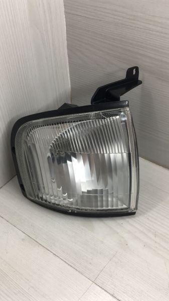 Sinyal B2500 Sağ 01-03 Ufak Defolu