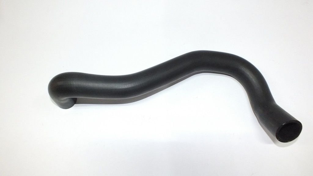 D21 RADYATÖR ALT HORTUMU