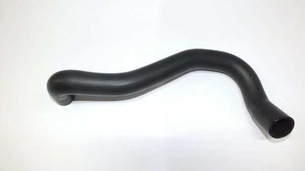 D21 RADYATÖR ALT HORTUMU