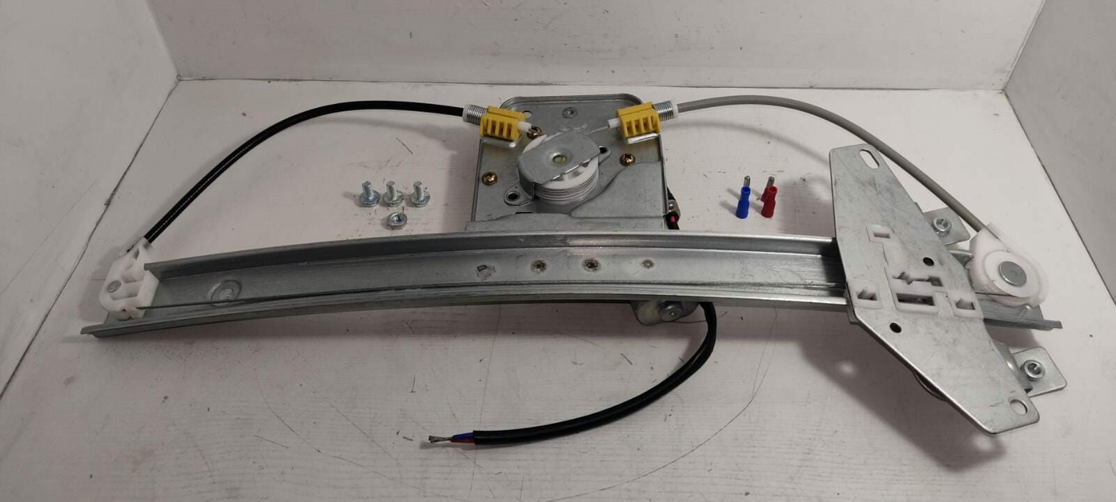 Cam Kriko Avensis Sol Ön 98-02 Motorlu