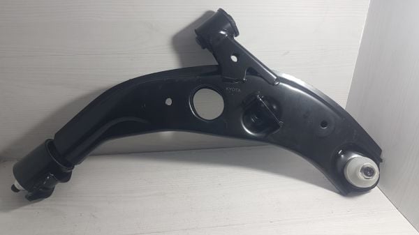 626 salıncak sağ 92-97 alt tabla rotil