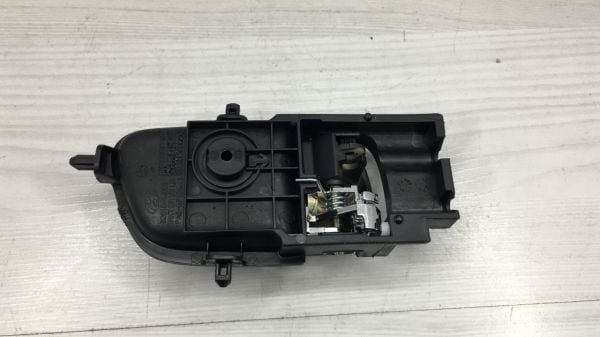 Kapi Kolu i20 Ön/Arka iç Sol 09- Siyah Kulp Nikelaj Buton Siyah