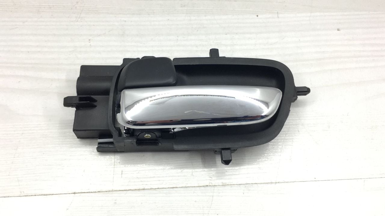 Kapi Kolu i20 Ön/Arka iç Sol 09- Siyah Kulp Nikelaj Buton Siyah