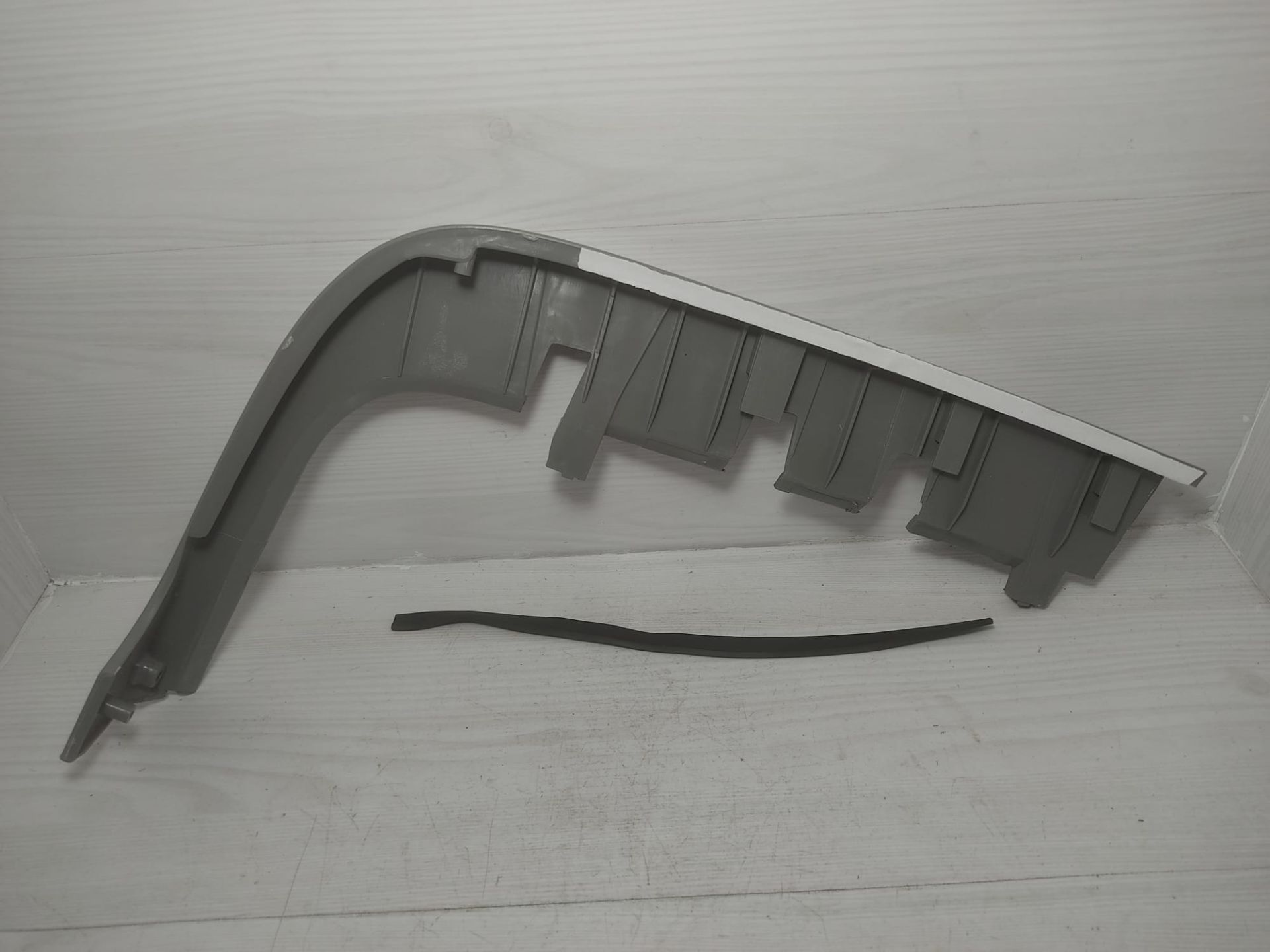 Mıtsubıshı l300 sol far alt çıtası